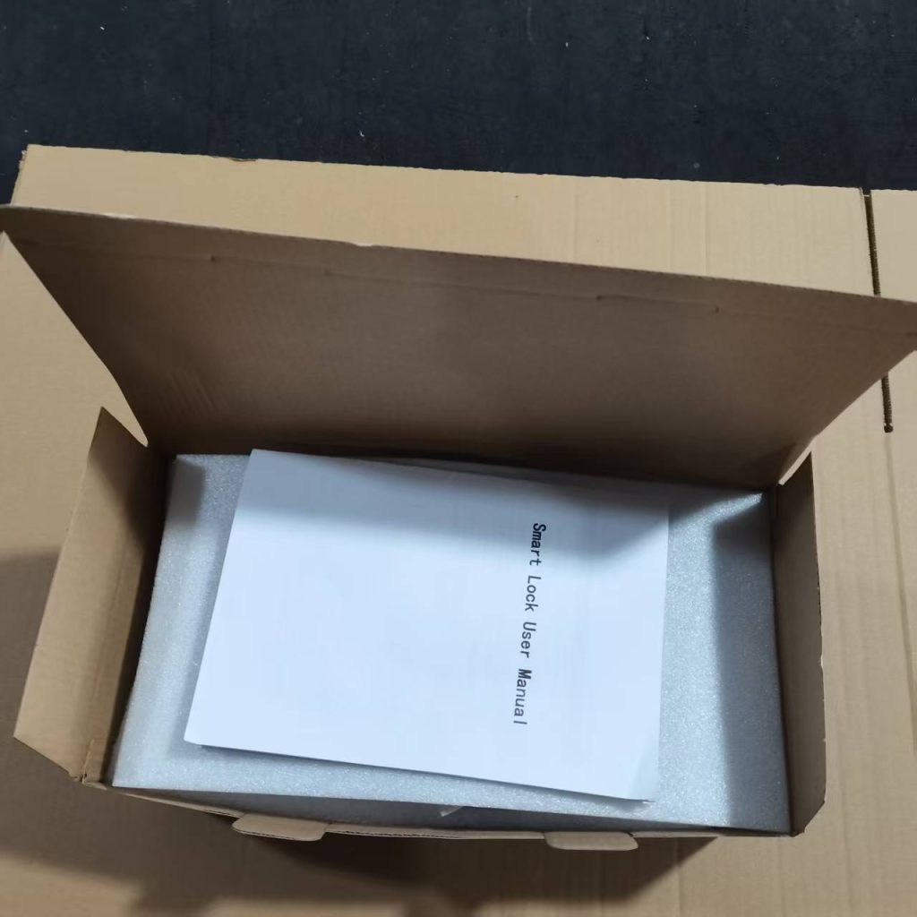HUAHE LOCK LS003 accessory and hardware kit in the internal packaging box.