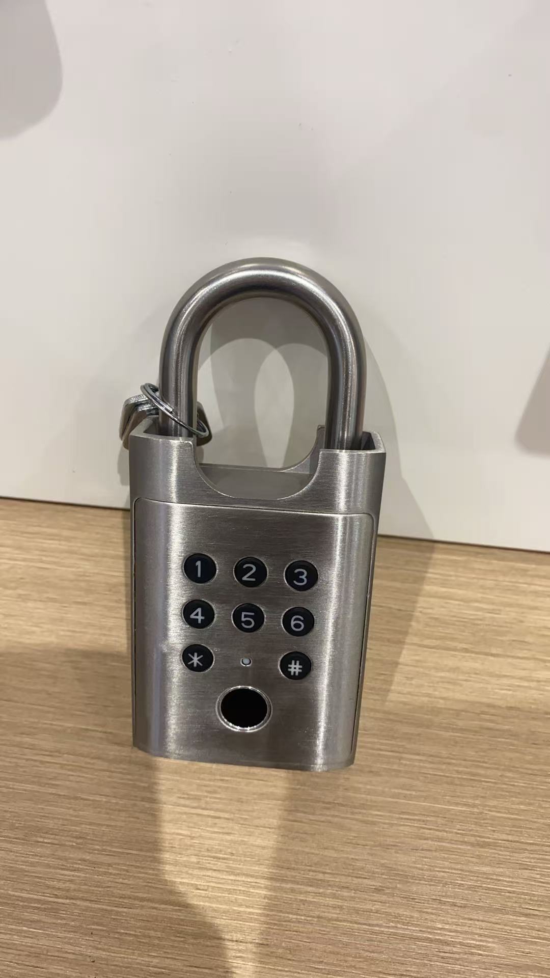 HH-XPSY18 Smart Fingerprint Padlock - Image 3